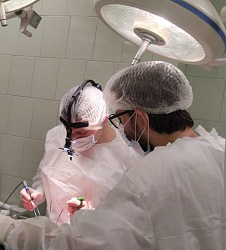 Нейрохирурги ОДКБ РО выполняют операции с использованием индивидуальных 3D-моделируемых имплантов 